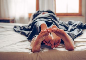 4 Posisi Hubungan Intim Hot dengan Bantuan Kursi, Wajib Coba Malam Ini