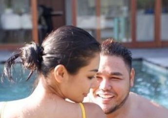 Kandas Tanpa Kejelasan, Ivan Gunawan Kenang Hubungannya Dengan Miss Grand asal Thailand