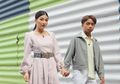 Sarwendah Vaksin Covid-19 Bareng Betrand Peto, Istri Ruben Onsu Ternyata Masih Muat Kenakan Baju Anak-anak!
