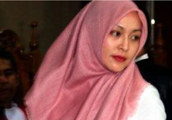Bak Jatuh Tertimpa Tangga, Artis Ini Telan Pil Pahit Ditinggal Suami Selamanya dan Diciduk Polisi Atas Kasus Suap, Kini Dikabarkan Sudah Nikah Siri dengan Napi di Sel Tahanan