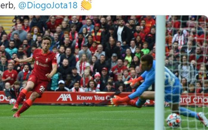 Striker Liverpool, Diogo Jota, mencetak gol ke gawang Athletic Club dalam laga uji coba di Stadion Anfield, Minggu (8/8/2021).