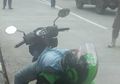 Dicurigai sebagai Korban Corona hinga Bikin Panik Petugas, Ternyata Seorang Driver Ojol yang Terkapar di Atas Motor Pinggir Jalan Hanya Tertidur Pulas, Begini Kronologinya