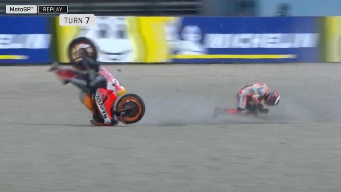 Momen saat Jorge Lorenzo mengalami insiden tunggal pada sesi latihan bebas MotoGP Belanda 2019, Jumat (28/6/2019)