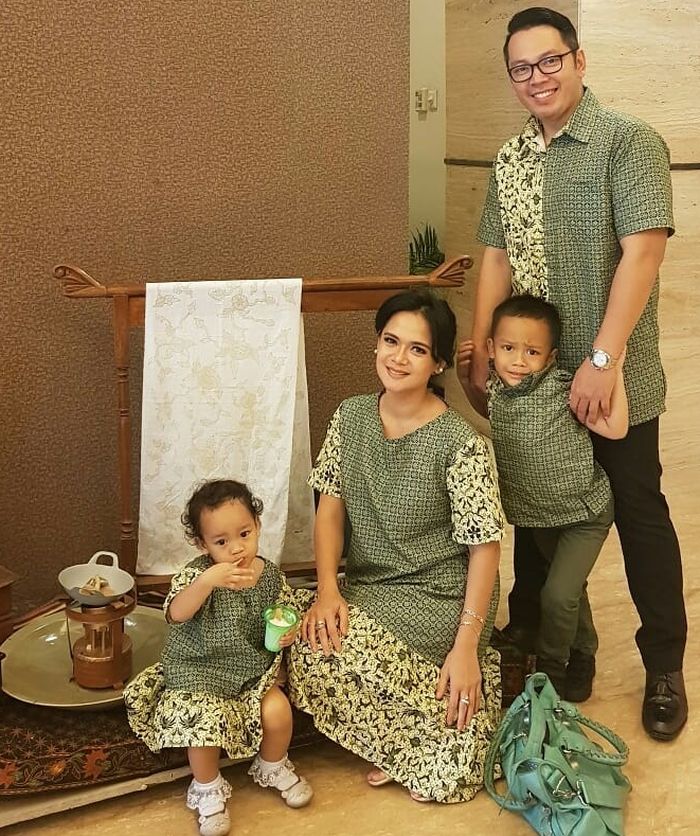 Foto Keluarga Shezy Idris