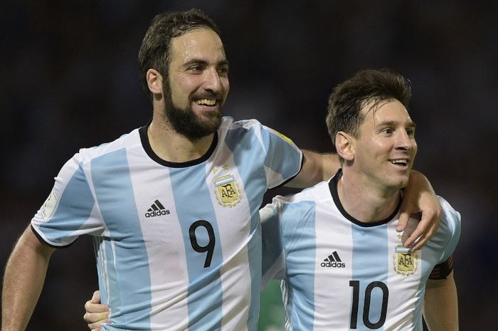 Kapten timnas Argentina, Lionel Messi, sudah tiba di Miami, Gonzalo Higuain mengutarakan kans Messi beraksi di Major League Soccer (MLS) alias Liga Amerika Serikat.