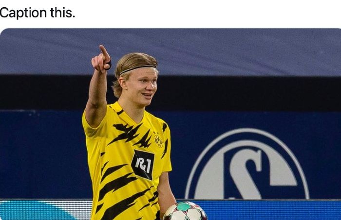 Penyerang Borussia Dortmund, Erling Haaland, kembali tampil on fire saat timnya bertemu Schalke 04 dalam laga derbi Ruhr di Stadion Veltins Arena, Gelsenkirchen, Jerman. 