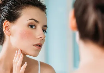NO! 5 Kesalahan Skincare Ini Bikin Kulit Sensitif Makin Susah Mulus!