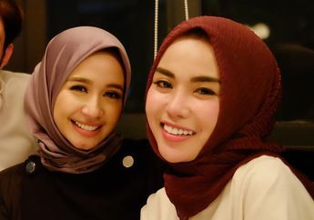 Kenakan Tas Mewah Branded yang Sama, Ini Beda Gaya Laudya Cynthia Bella dan Medina Zein