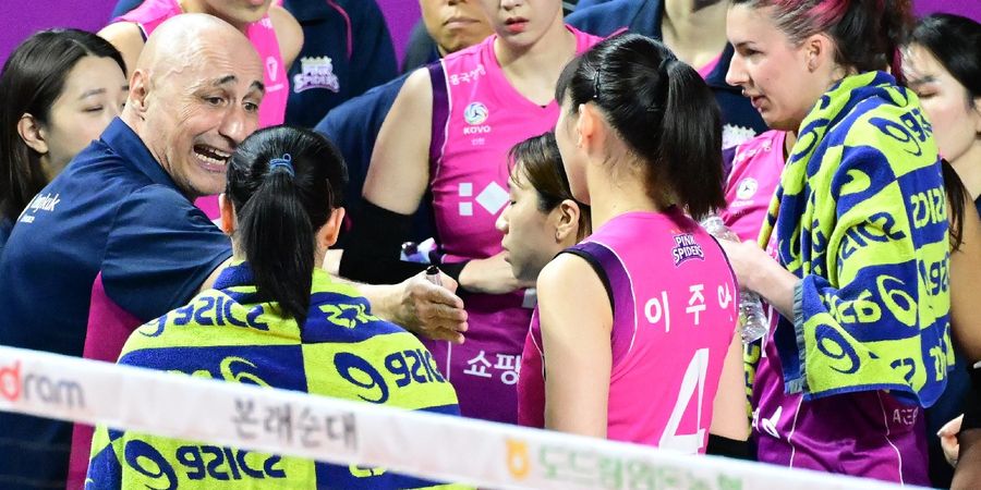 Playoff Liga Voli Korea - Beri Selamat Dulu ke Megawati dkk, Pelatih Pink Spiders Terkecoh 1 Perubahan Taktik Red Sparks