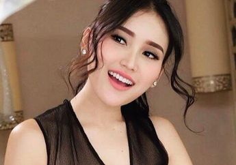 Ikut Rayakan Ulang Tahun Umi Kalsum, Sosok Pria Tampan yang Terus Bersanding di Samping Ayu Ting Ting Ini Sontak Jadi Sorotan, Netizen: Calon Ayu Akhirnya Nongol Juga!