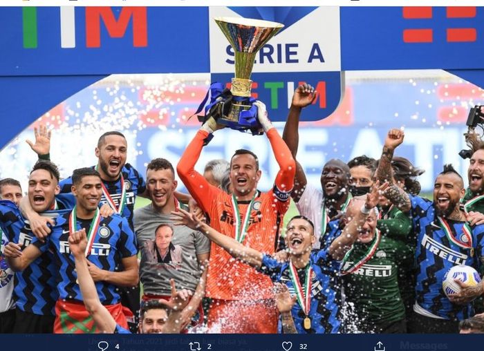Skuad Inter Milan merayakan gelar juara Liga Italia 2020-2021.