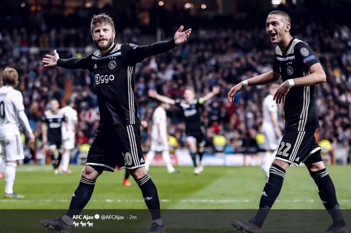 Pemain Ajax Amstrerdam, Lasse Schoene , melakukan selebrasi seusai mencetak gol ke gawnag Real Madrid dalam partai Liga Champions di Estadio Santiago Bernabeu, Selasa (5/3/2019)