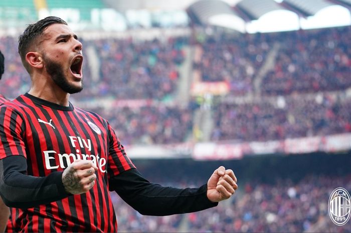 Bek kiri AC Milan, Theo Hernandez, kembali mencetak gol saat timnya menang 3-2 atas Udinese pada pekan ke-20 Liga Italia, Minggu (19/1/2020).