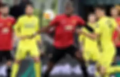 Gelandang Manchester United, Paul Pogba, beraksi dalam laga final Liga Europa kontra Villarreal di Stadion Gdansk, Rabu (26/5/2021).