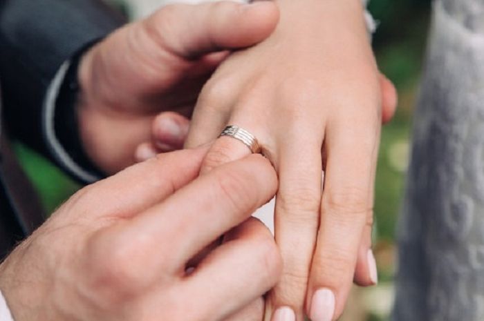 Arti Mimpi Bertunangan Dengan Pacar Pertanda Baik Atau Buruk Semua Halaman Hits