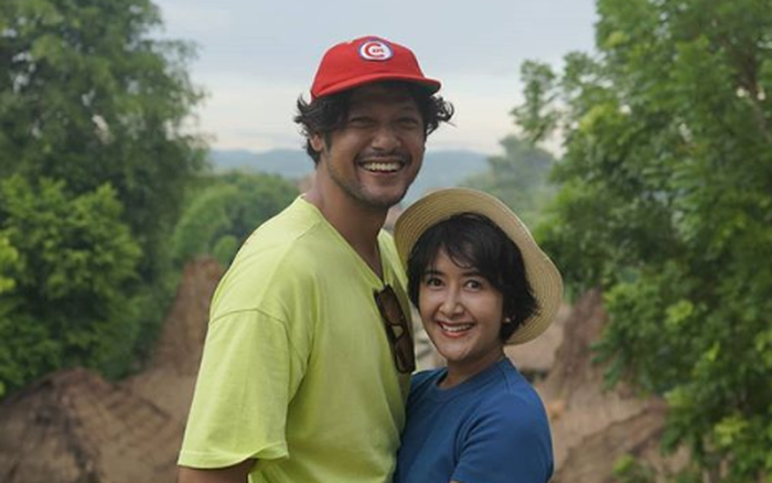 Dwi Sasono bersama sang istri.