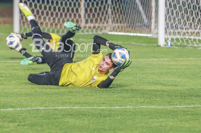 Kiper timnas Indonesia, Nadeo Argawinata