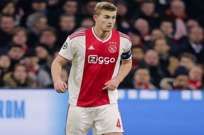 Bek tengah Ajax Amsterdam, Matthijs de Ligt diincar Juventus dan Barcelona.