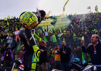 Pria Ini Dapat Barang Bekas Pakai Pebalap Valentino Rossi, Lucy Wiryono Iri Nggak Yah?
