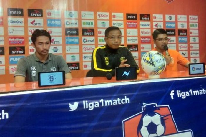 Pelatih Barito Putera, Yunan Helmi, memberikan keterangan setelah pertandingan melawan Borneo FC pada pekan kesembilan Liga 1 2019.