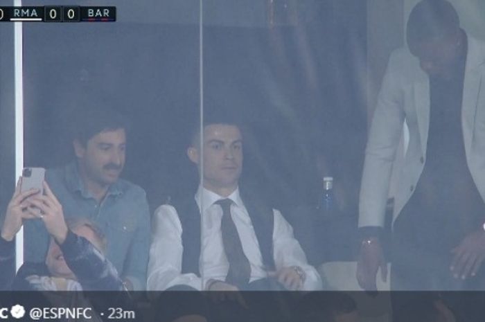 Cristiano Ronaldo hadir di Estadio Santiago Bernabeu  untuk menyaksikanlaga Real Madrid versus Barcelona, Minggu (1/3/2020).