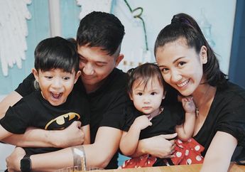 Warganet 'Gaduh' Usai Pergoki Sharena Delon Mandikan Anaknya Jelang Tengah Malam, Ternyata Begini Fakta Sebenarnya