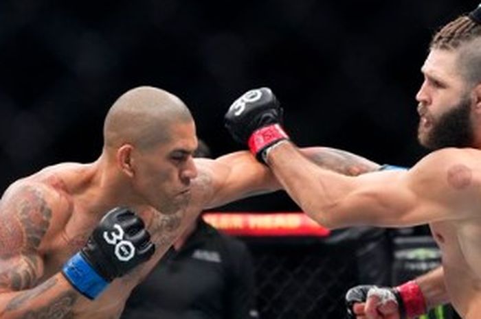 Alex Pereira juara baru kelas berat ringan UFC usai mengalahkan Jiri Prochazka pada main event UFC 295, Minggu, 12 November 2023