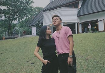 Intip Kecenya 6 Gaya Kasual Monokrom Pacar Rizky Febian, Azalia Bianda Avissa!