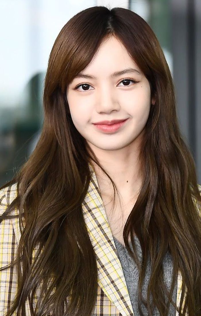4 Foto Ini Menunjukkan Lisa Blackpink Tetap Imut Walau Tanpa Poni Semua Halaman Cewekbanget