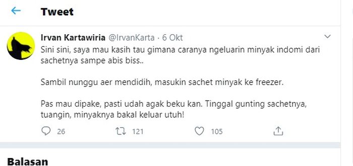 Cara mengelurkan minyak mi instan dari sachetnya