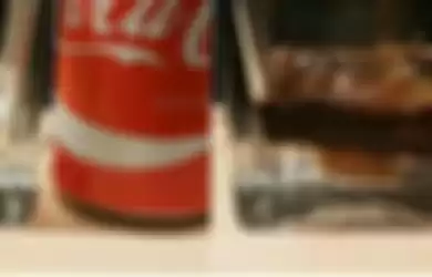 Tuangkan Coca Cola 1 Botol Ke Panci, Lihat Apa Yang Akan Terjadi?