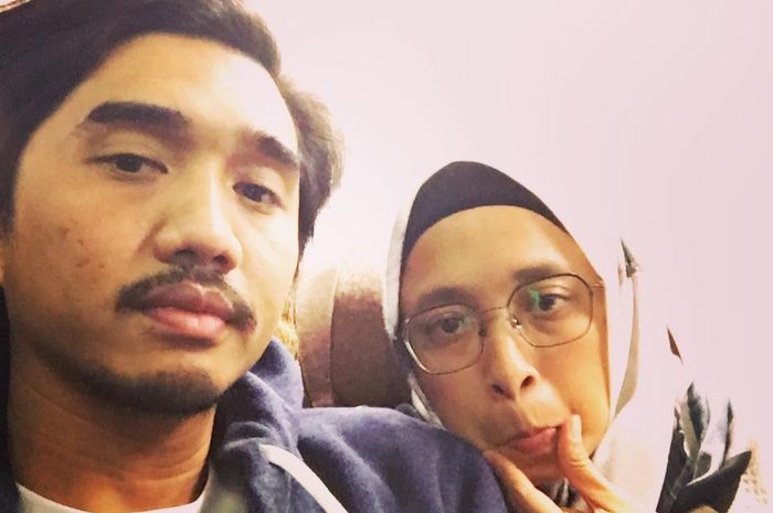 Duta Sheila On 7 bersama sang istri, Adelia Lontoh.