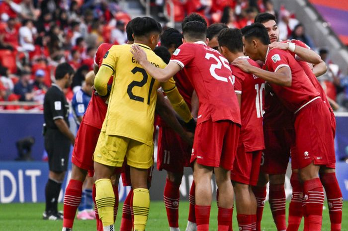 Timnas Indonesia berhasil mencatatkan sejarah baru di Piala Asia dengan lolos dari babak penyisihan grup.