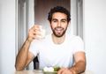 Bangun Pagi dan Minum Susu Terbukti Bikin Mental Kamu Jadi Lebih Sehat
