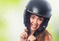 Dari Rambut Rontok Sampai Dermatitis Seboroik, Ini Dampaknya Kalau Tidak Menjaga Kebersihan Helm