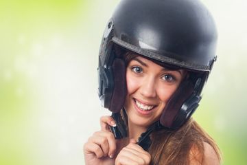 Kebersihan helm berpengaruh pada kesehatan rambut bahkan kulit kepala.