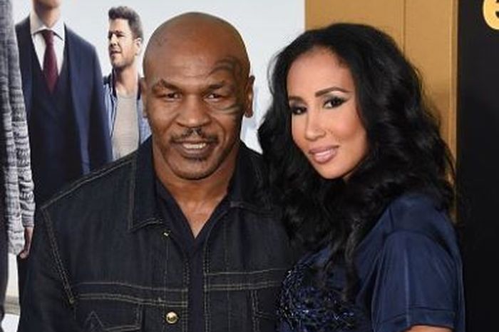 Legenda tinju dunia, Mike Tyson bersama sang istri, Lakiha Spicer.