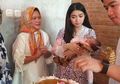 Gelar Aqiqah La Lembah Manah, Gibran Rakabuming dan Selvi Ananda Balas 'Utang Budi' pada Pedagang Pasar dengan Beri Sebuah Bingkisan Istimewa
