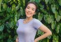 Lihat Cantik dan Seksinya Gisel Pamer Lekuk Tubuh Pakai Dress Cheongsam yang Curi Perhatian