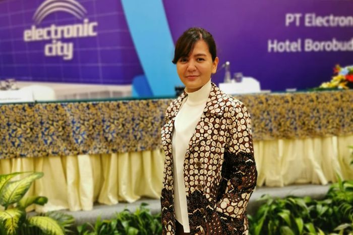 Mantan Sekjen PSSI, Ratu Tisha Destria yang diperkenalkan sebagai Komisaris Independen PT Electronic City Indonesia, Senin (10/8/2020), di Hotel Borobudur, Jakarta.