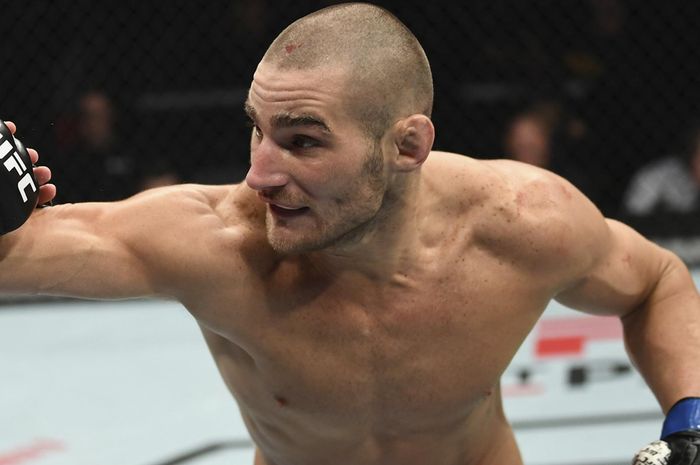 Sean Strickland menolak tegas gagasan memberikan duel gelar pada Robert Whittaker