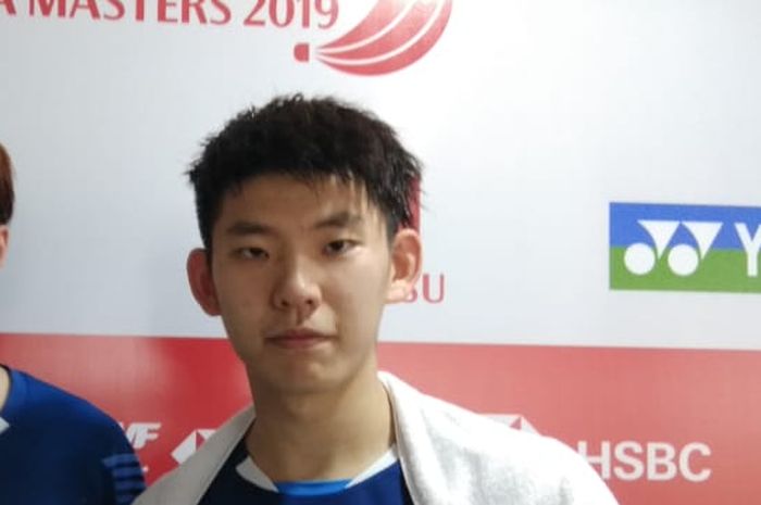 Pasangan ganda putra China, Li Jun Hui/Liu Yu Chen, berpose setelah menjalani laga perempat final Indonesia Masters 2019