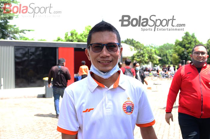 Pemain Persija Jakarta, Ismed Sofyan, turut menghadiri acara HUT Persija yang ke-92 tahun di Lapangan NTYC, Sawangan, Jawa Barat, 28 November 2020