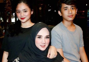 Kepoin Manisnya 6 Outfit Hitam Putri Sulung Mulan Jameela, Tiarani Savitri!