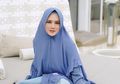 Kayak Anak SMA Pakai Hijab Jadul dan Rok Plisket, Tampilan Nyentrik Mulan Jameela Justru Tuai Sorotan Netizen: Jilbabnya Zaman Baheula Banget!