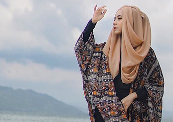 Biar Enggak Ngebosenin, Ini 7 Cara Menata Hijab ala Selebgram Hijab