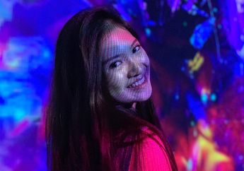 Dipukul Pakai Sapu Lidi Sampai Dilempar Spons Cuci Piring, Artis Cantik Ini Jadi Janda Muda Usai di KDRT Suami, Begini Nasibnya yang Kerja Keras Jualan Ini Demi Hidupi Sang Putra