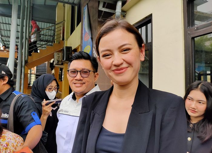 Kimberly Ryder dan kuasa hukumnya, Machi Ahmad, saat Grid.ID temui di Pengadilan Agama Jakarta Pusat, Rabu (25/9/2024).