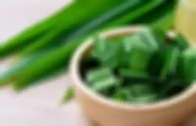 Aneka tips kesehatan, inilah sederet manfaat dari air rebusan daun pandan.