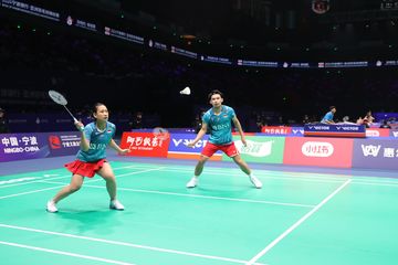 Saat Fikri/Bagas kalah, ganda campuran, Rinov Rivaldy/Pitha Haningtyas Mentari, lolos dari babak pertama Kejuaraan Asia 2024 untuk menjaga asa tampil di Olimpiade Paris.
